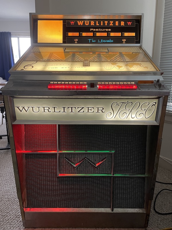 Wurlitzer 2710 with speaker grille cloth lights